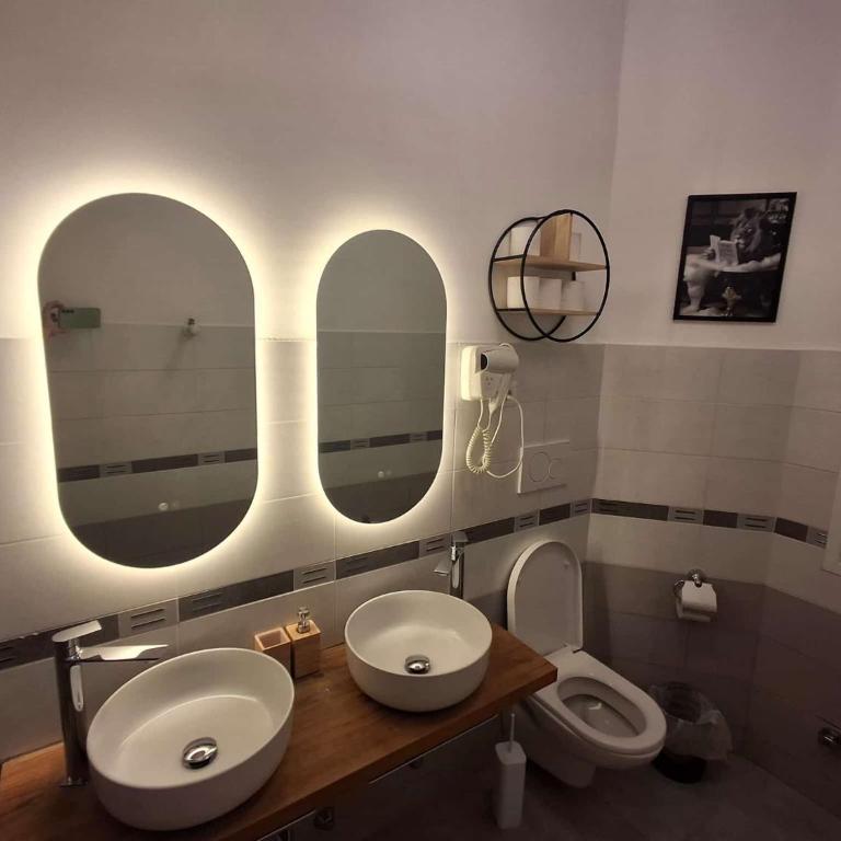 Double B Ferruccio I - Camera Familiare con Bagno Privato Esterno - 2