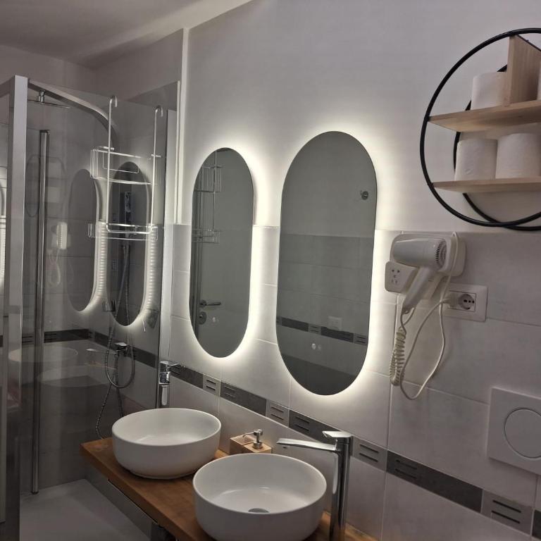Double B Ferruccio I - Camera Familiare con Bagno Privato Esterno - 9