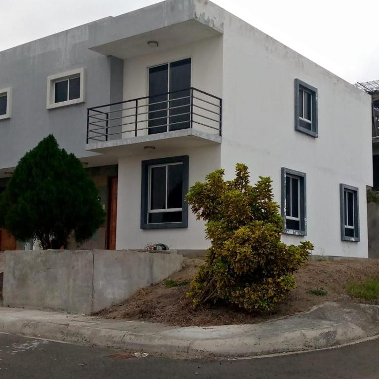 House in Manta, 15'from the beach 10' from airport - Three-Bedroom House - 5