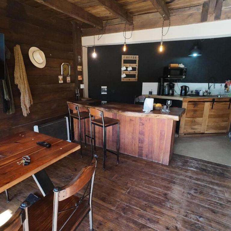 Cabaña rústica con pileta tipo playa en Salta Capital - Casa de 2 dormitorios - 6
