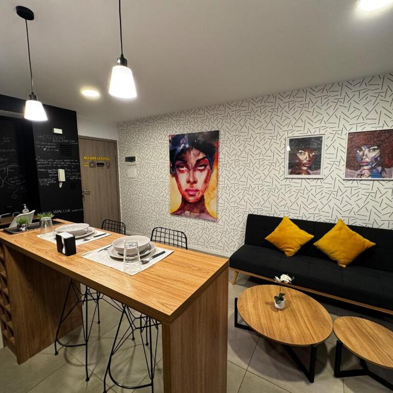 Luxury Apartment with Cowork Space, WiFi, and a Pool in a Business Area - Deluxe King Studio - 8