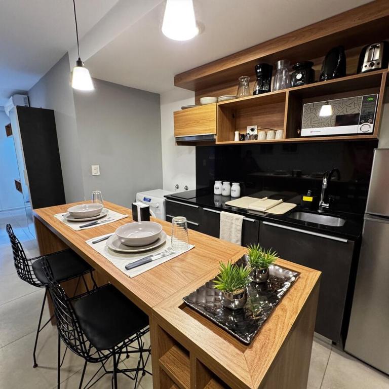 Luxury Apartment with Cowork Space, WiFi, and a Pool in a Business Area - Deluxe King Studio - 9