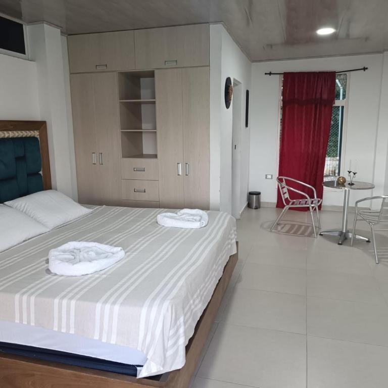 Habitación en casa campestre con piscina - Double or Twin Room with Private Bathroom - 3