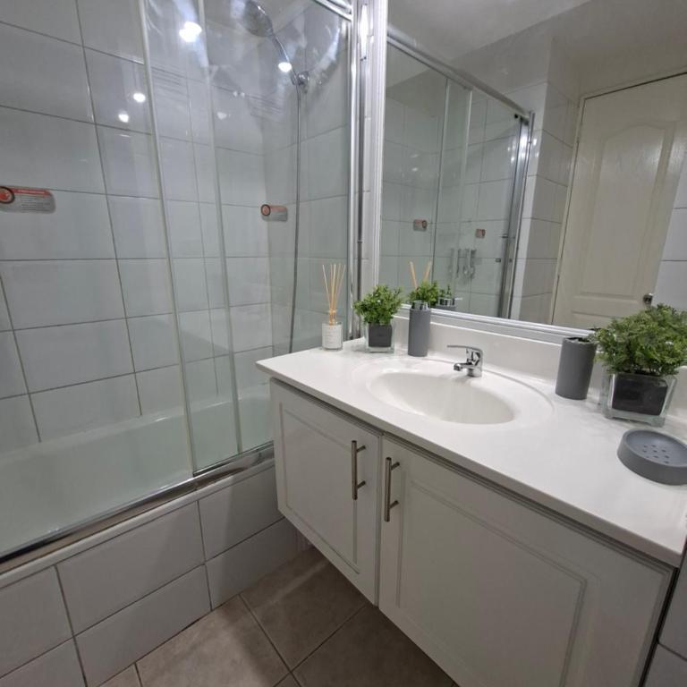 Costanera Center MUT Barrio el Golf - Two-Bedroom Apartment - 5