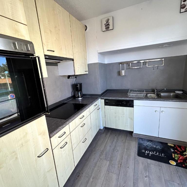 Appartement 6 personnes, terrasse, parking privatif - FR-1-837-50 - Appartement - 6