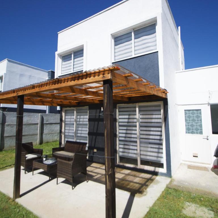 Beach House El Tabo - Three-Bedroom Vacation Home - 41