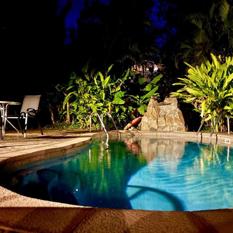 Hotel O'Hiro Rapa Nui - Habitación Triple con vistas al jardín - 1