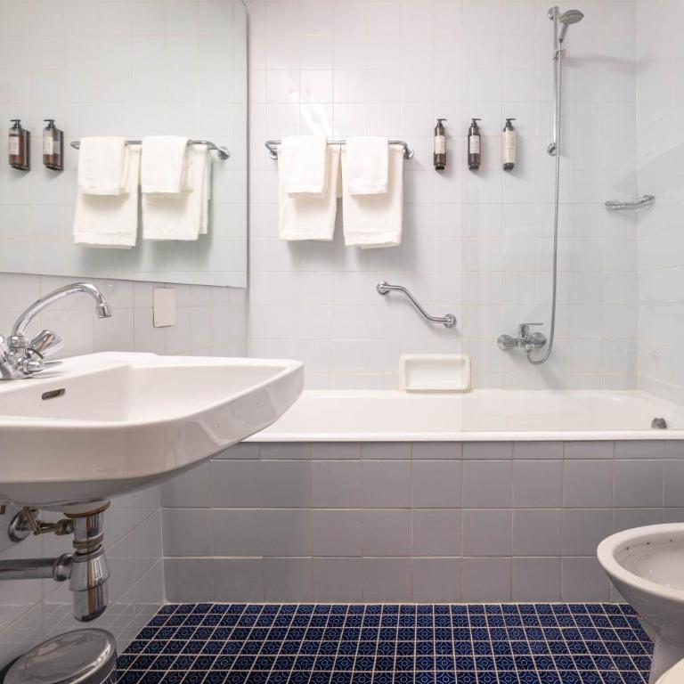the eighteen86 by keyone - Doppelzimmer mit Badewanne - 2