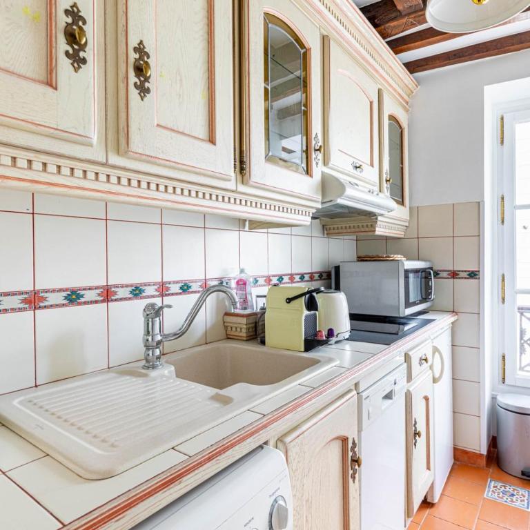 GuestReady - Chic & Central Paris Hideaway for 2 - One-Bedroom Apartment - 4