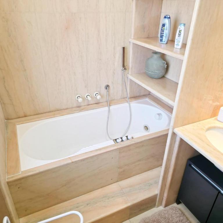 Poerio 7th Floor Jacuzzi Bath Apartment - Appartamento con 2 Camere da Letto - 11