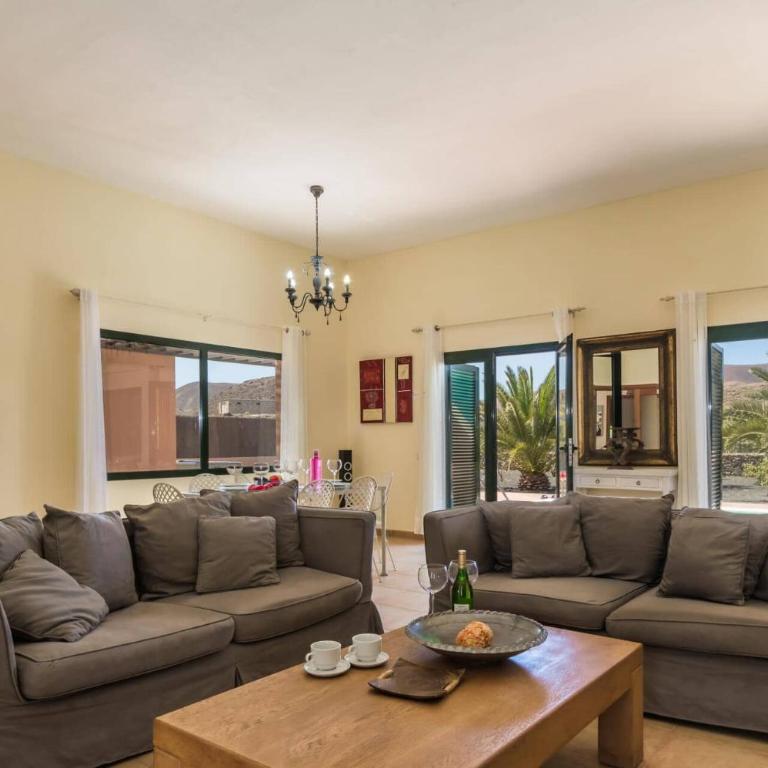 Villa Vista Montana by Villa Plus - Villa - 4