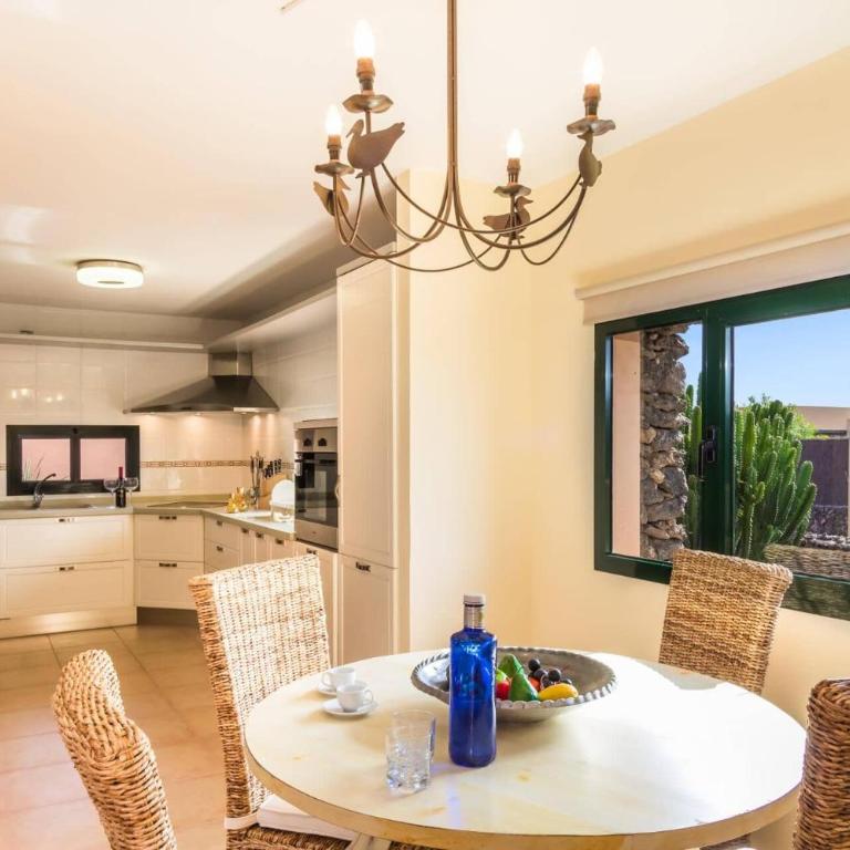 Villa Vista Montana by Villa Plus - Villa - 8