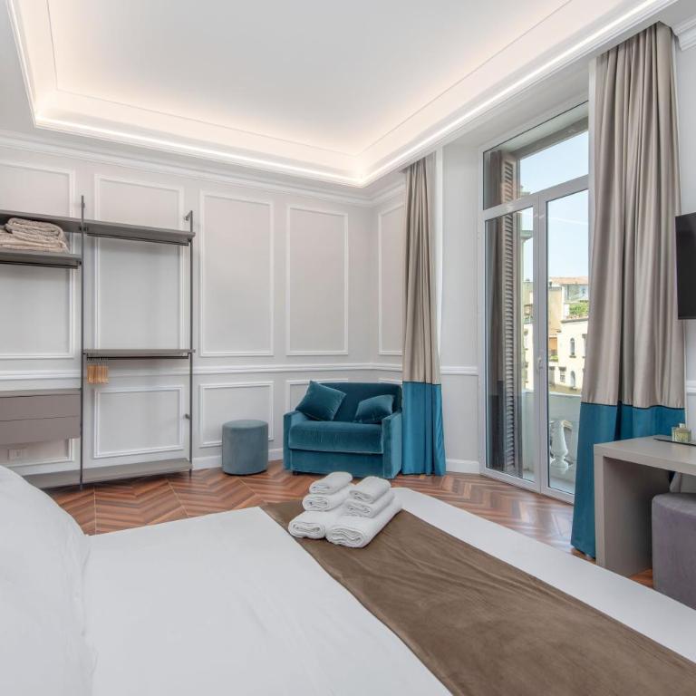 Naples Plaza Duomo - Camera Tripla Luxury - 5