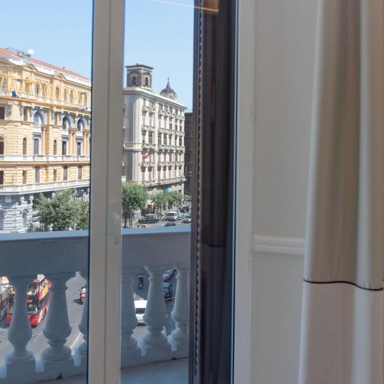 Naples Plaza Duomo - Camera Quadrupla Luxury - 9