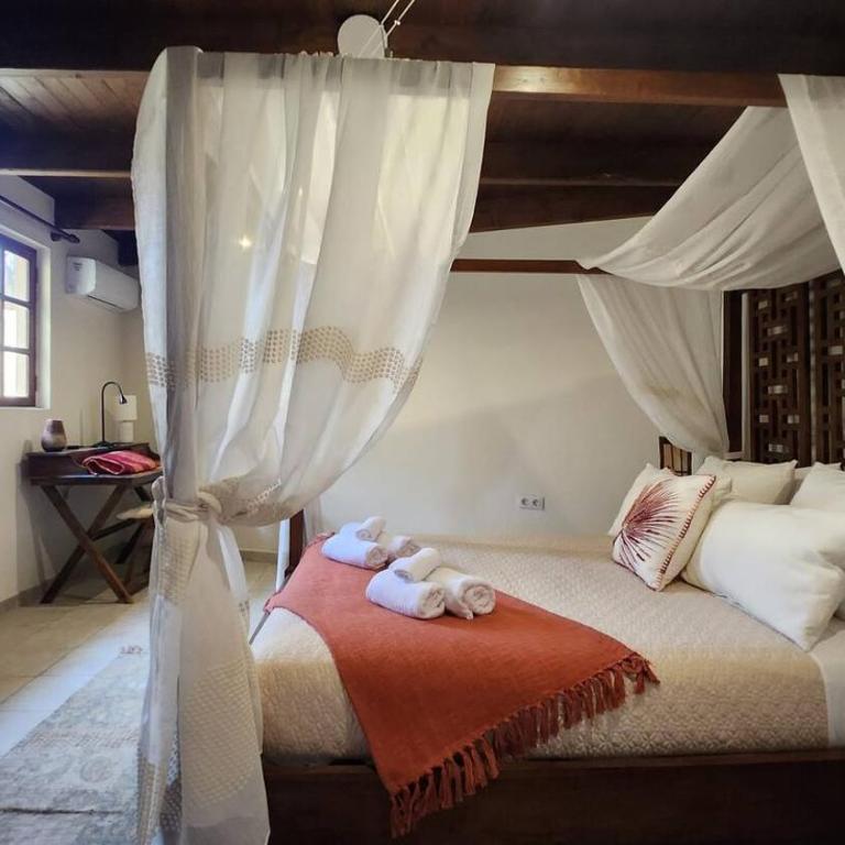 Aurora Mari Villa Your Dream Steps from the Ocean Shore - Three-Bedroom Villa - 10