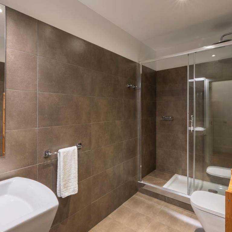 Aspasios Urquinaona Apartments - Five-Bedroom Apartment - 2
