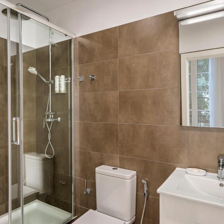 Aspasios Urquinaona Apartments - Five-Bedroom Apartment - 5