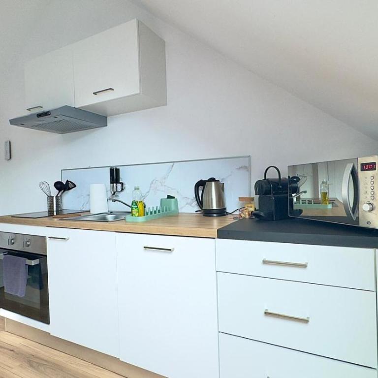 HappyNest Studio - 5 min City Center Station - WiFi - Appartement 1 Chambre - 10