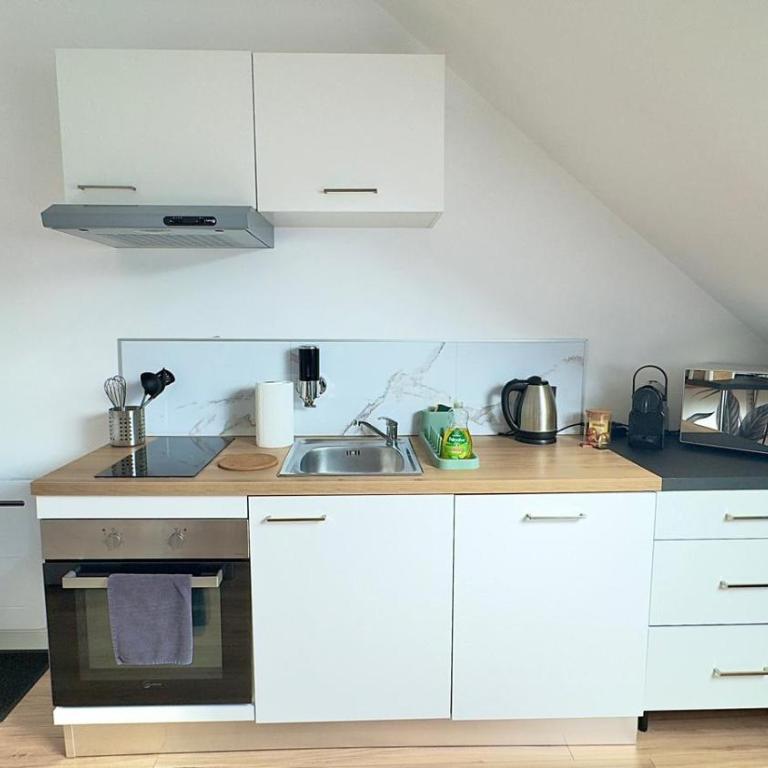 HappyNest Studio - 5 min City Center Station - WiFi - Appartement 1 Chambre - 12