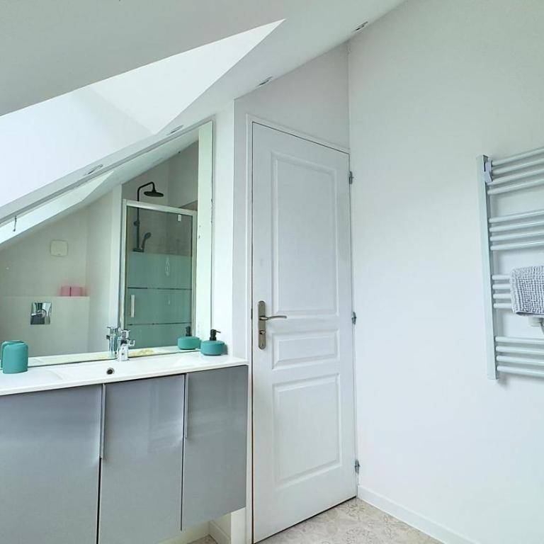 HappyNest Studio - 5 min City Center Station - WiFi - Appartement 1 Chambre - 17