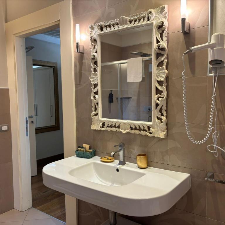 Oreste Suite - Junior Suite Deluxe con Balcone e Vista Lago - 6