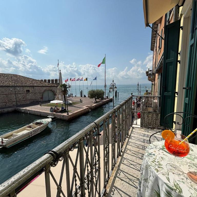 Oreste Suite - Junior Suite Deluxe con Balcone e Vista Lago - 4