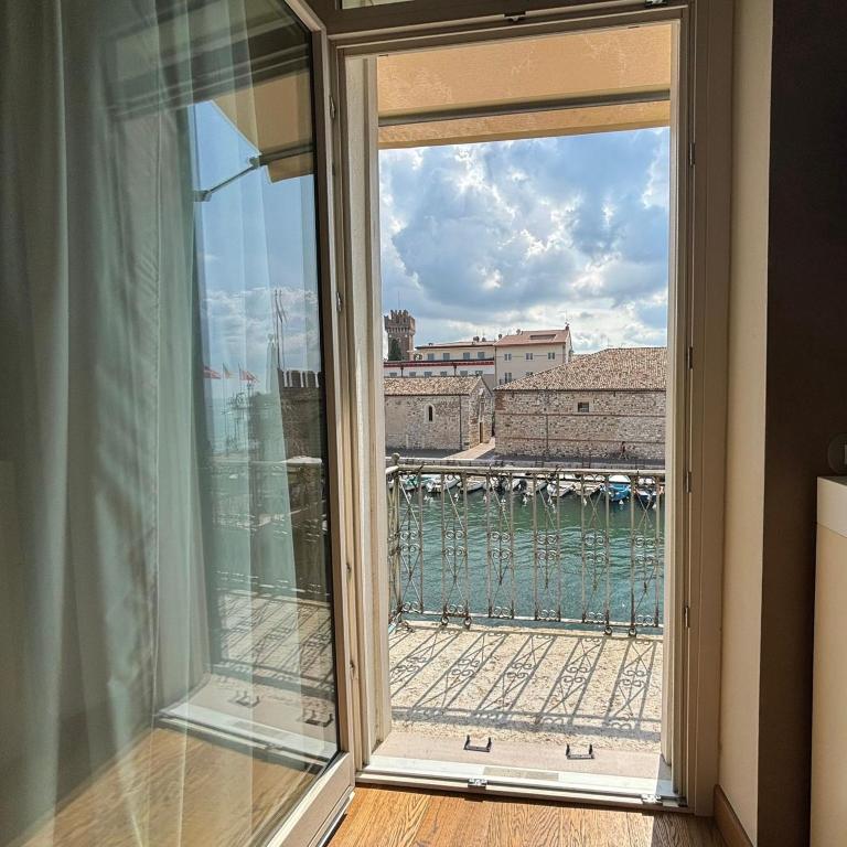 Oreste Suite - Junior Suite Deluxe con Balcone e Vista Lago - 2