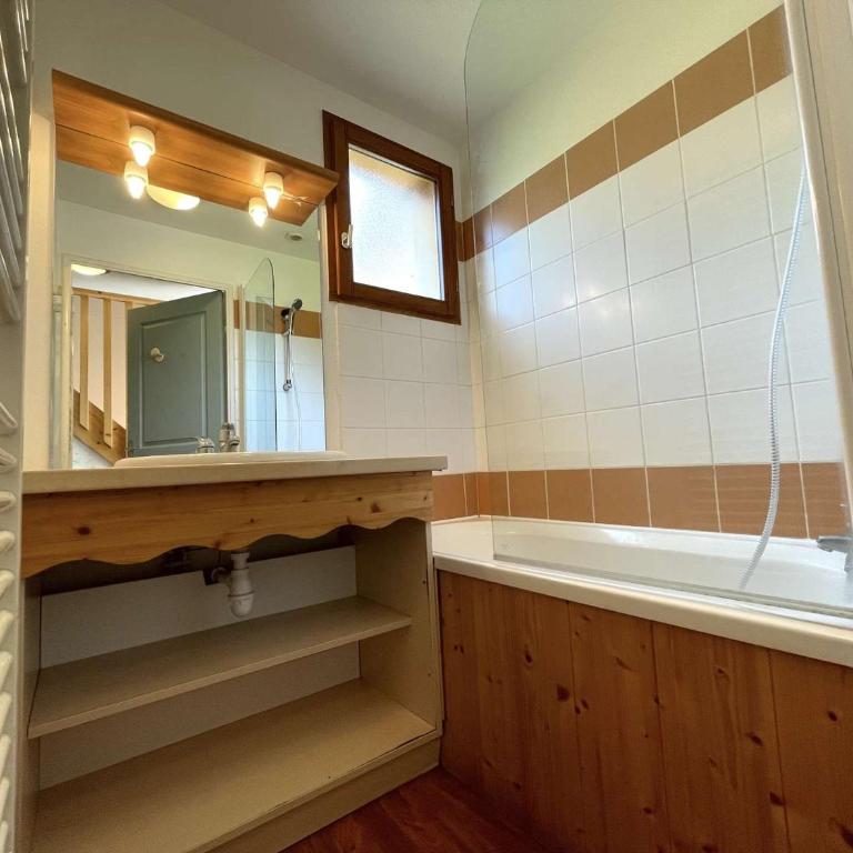 Chalet lumineux 3 pièces, 4 pers, proche remontées et pistes, balcon, parking, wifi gratuit - FR-1-525-270 - Chalet - 15