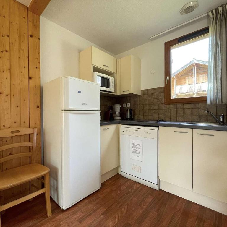 Chalet lumineux 3 pièces, 4 pers, proche remontées et pistes, balcon, parking, wifi gratuit - FR-1-525-270 - Chalet - 16
