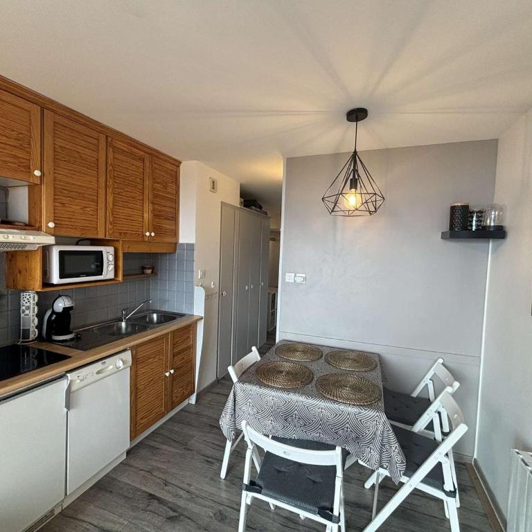 Appartement cosy pour 4 pers. avec balcon, parking et accès facile aux pistes - Alpe d'Huez - Appartement 1 Chambre - 8