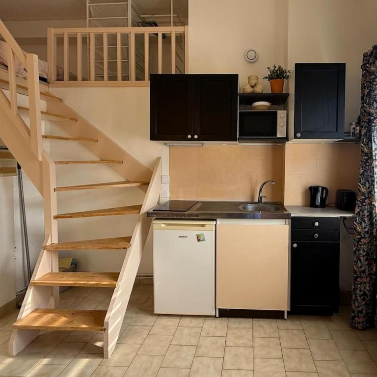 Studio cosy avec mezzanine et parking proche centre - One-Bedroom Apartment - 7