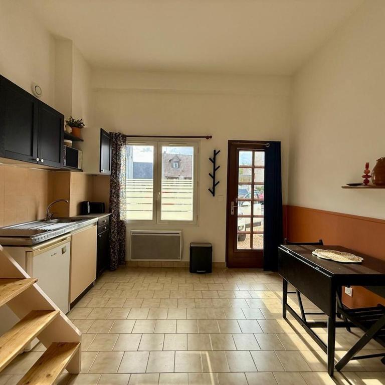 Studio cosy avec mezzanine et parking proche centre - One-Bedroom Apartment - 10