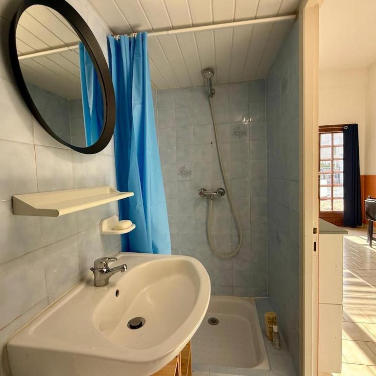 Studio cosy avec mezzanine et parking proche centre - One-Bedroom Apartment - 11