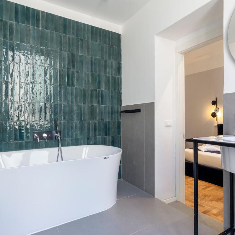 Carrara 24 - Double Room with Spa Bath - 3