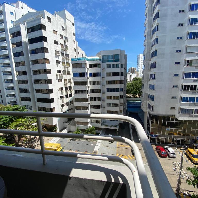 Apto Torre Centauro, El Laguito - Three-Bedroom Apartment - 17