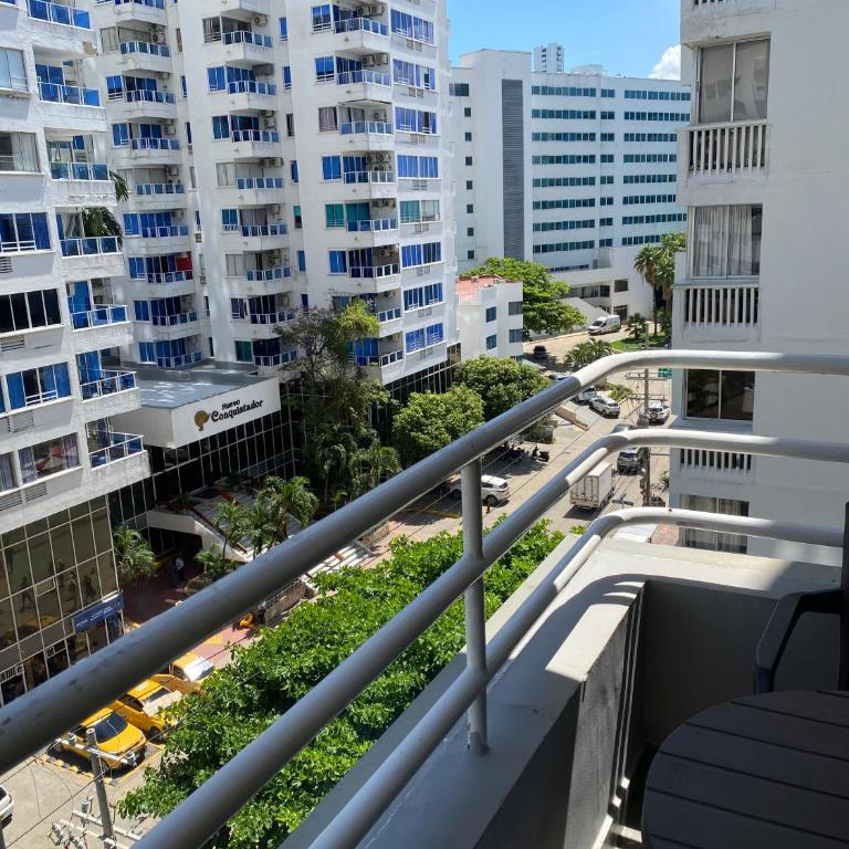 Apto Torre Centauro, El Laguito - Three-Bedroom Apartment - 18