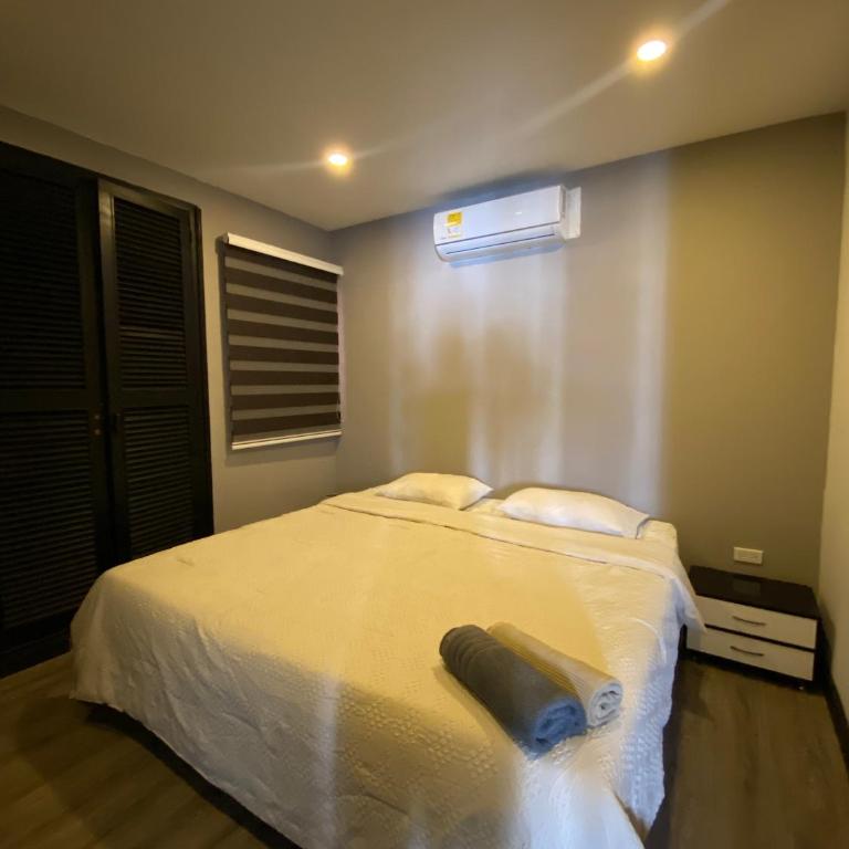 Apto Torre Centauro, El Laguito - Three-Bedroom Apartment - 23
