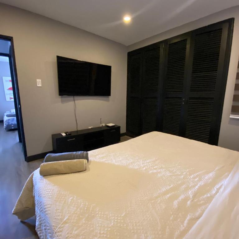 Apto Torre Centauro, El Laguito - Three-Bedroom Apartment - 36