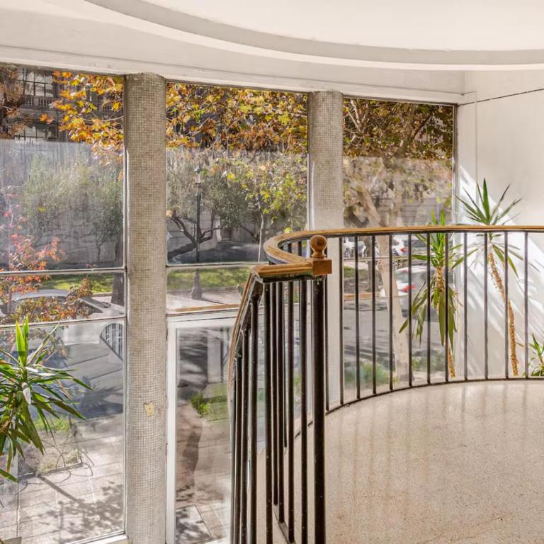 Beautiful and Central - One-Bedroom Apartment - 10