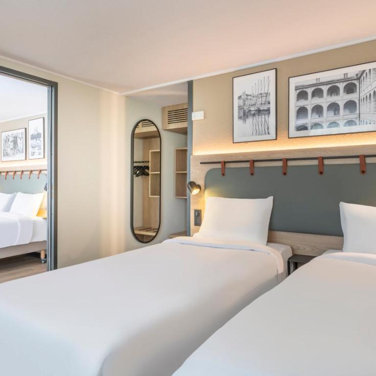 Campanile NATURE - Marseille Saint-Antoine - 2 Chambres Communicantes Standard - 1 Lit Queen-Size et 2 Lits Simples - 2
