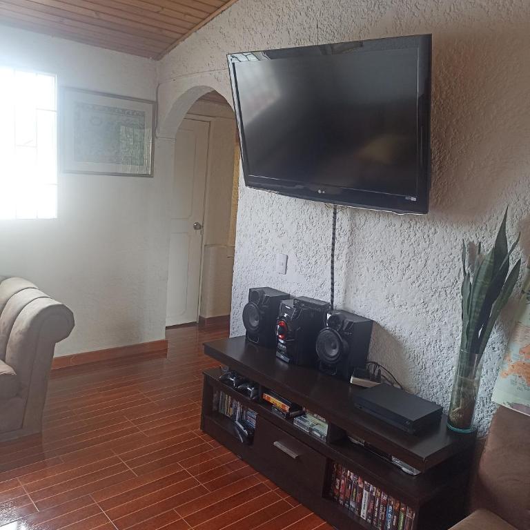 Casa recidencial apta para mascotas con estacionamiento - Habitación Doble con baño compartido - 2