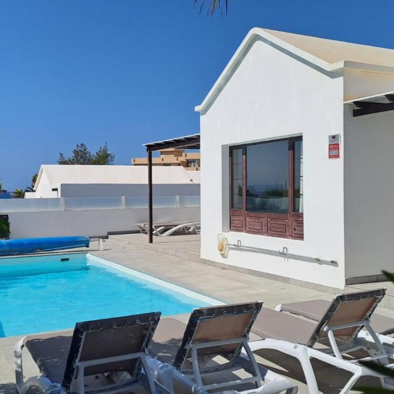 El Mirador - Three-Bedroom Villa - 10