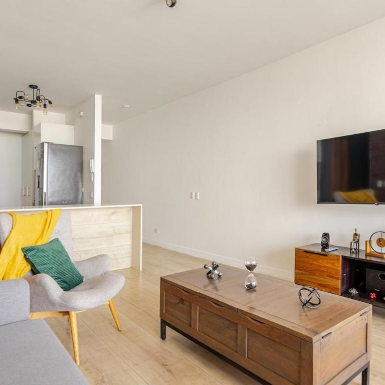 Miraflores - departamento con 3 dormitorios - Three-Bedroom Apartment - 9