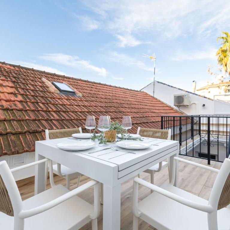 Bright renovated -Terrace -1Bedroom 1Bath - Apartamento - 2