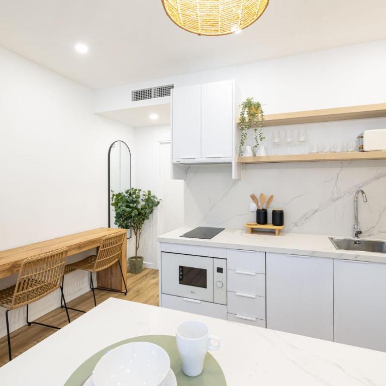 Bright renovated -Terrace -1Bedroom 1Bath - Apartamento - 7