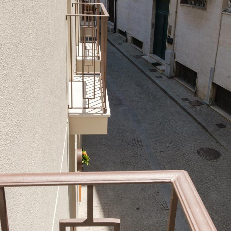 Emma's Downtown - Eco Design Rooms - Camera Matrimoniale Deluxe con Balcone - 8