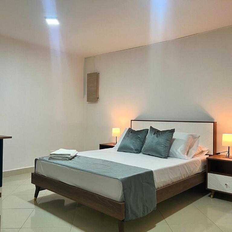 Comfortable and equipped apartment 5 minutes from the 70 Laureles - Two-Bedroom Apartment - 1