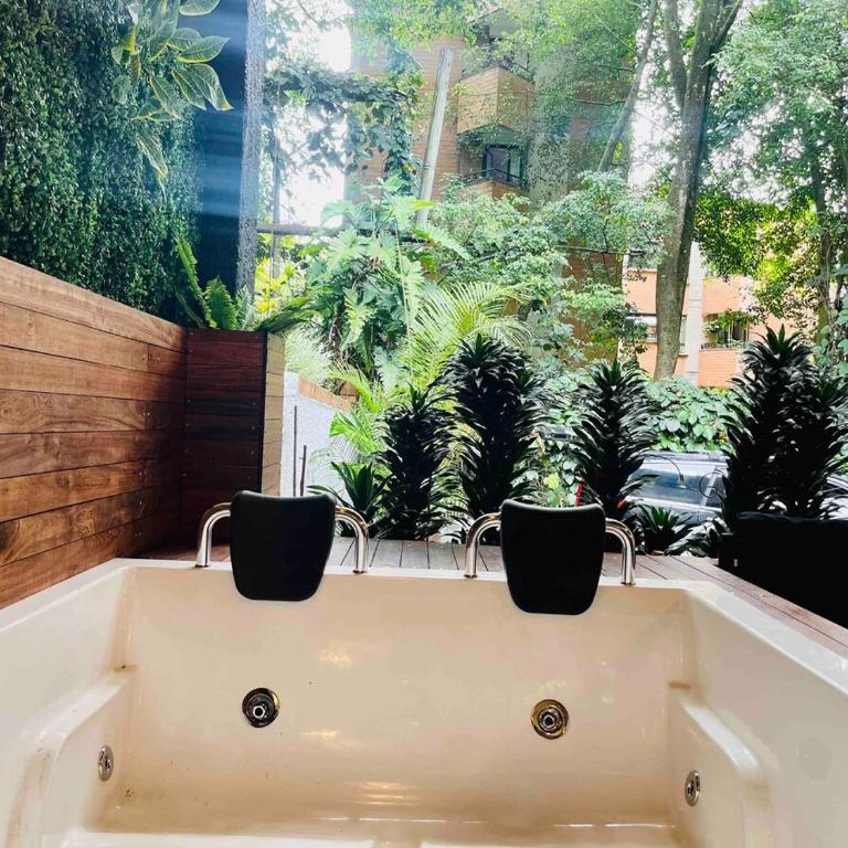 Casa Amsterdam with Jacuzzi in Poblado Medellín - Three-Bedroom House - 5
