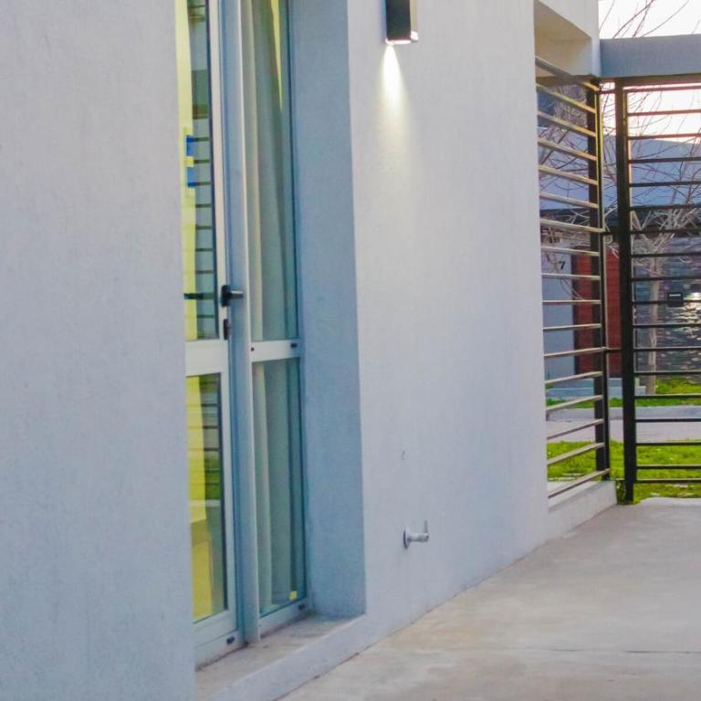 House 4 minutes from the airport - One-Bedroom House - 8