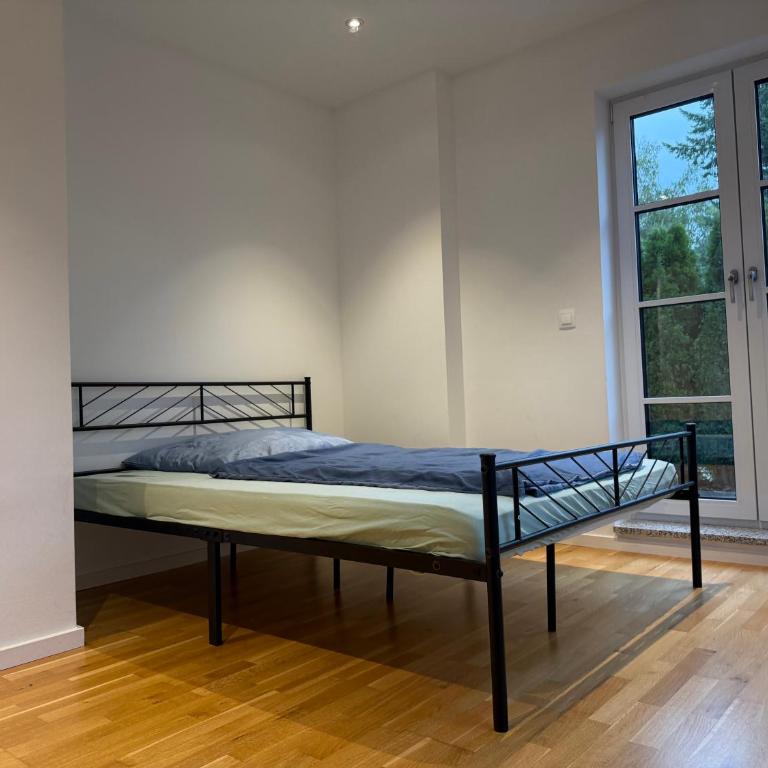 Nice and big Apartment for up to 10 people in a very good Location of Munich! Good for Oktoberfest! - Three-Bedroom Apartment - 12